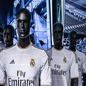 El Real Madrid anota con su nueva tienda en Satélite